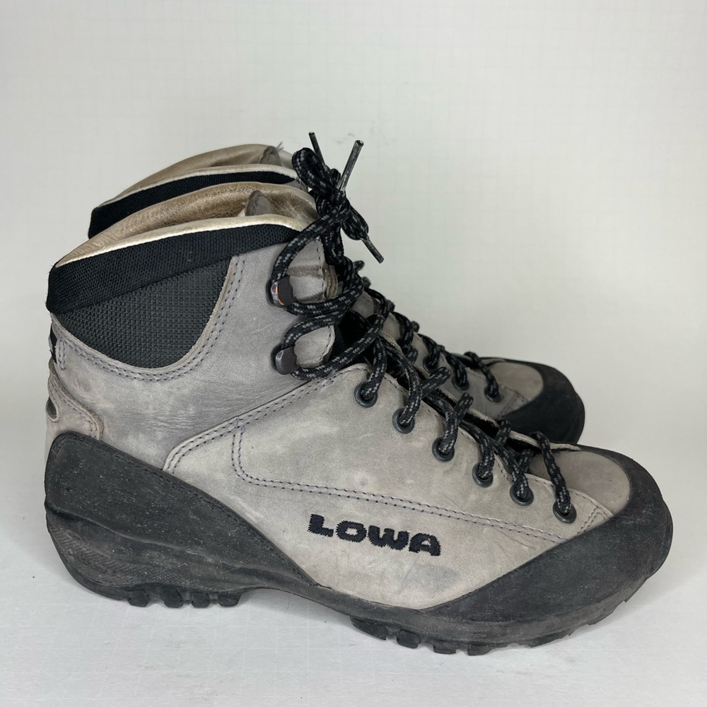 Lowa Hiking Boots Men Size 40 US 7..5 Made In Germany Lace Up
